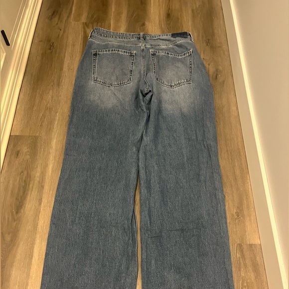 Hollister Ultra HW Baggy Jeans - Picture 4 of 4